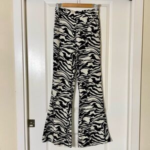 NWT H&M Women’s High-Waisted Flared Black & White Artsy Pants w/ Pockets, size 4
